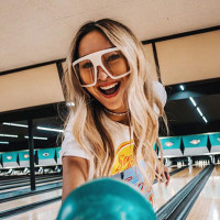 Trending Women Black Shades Fashion Integrated Sunglasses for Female Male